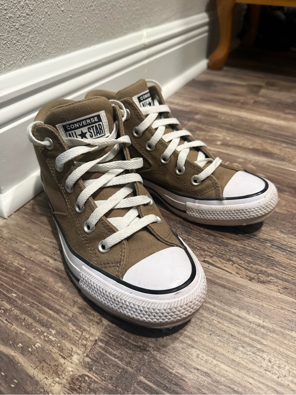 Converse Women’s Midi Sneakers